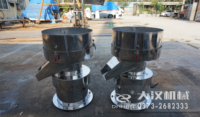 不銹鋼涂料振動篩是一種比較受用戶歡迎的產品之一，主要優勢耐酸堿，不生銹，使用壽命長。